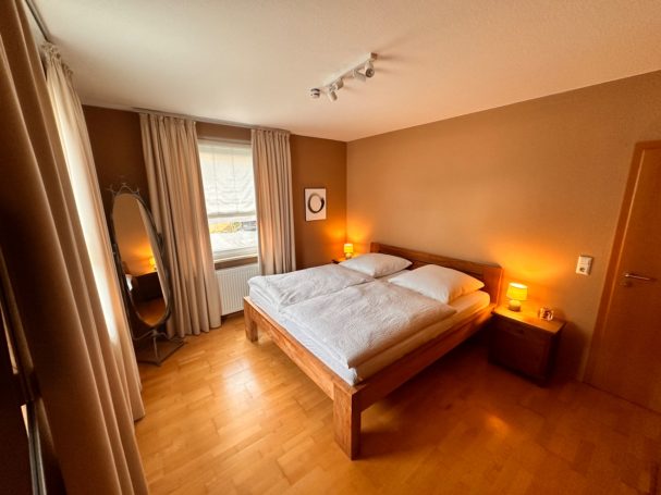 Schlafzimmer 1